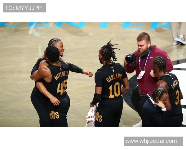 鹈鹕队绝杀篮网,全取两分:无畏之心铸就胜利